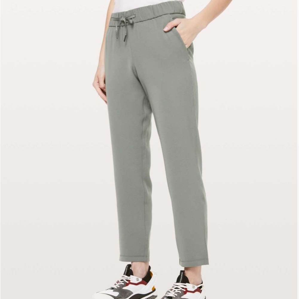 Lululemon On the fly 7/8 *Woven Ankle Pants, size 6